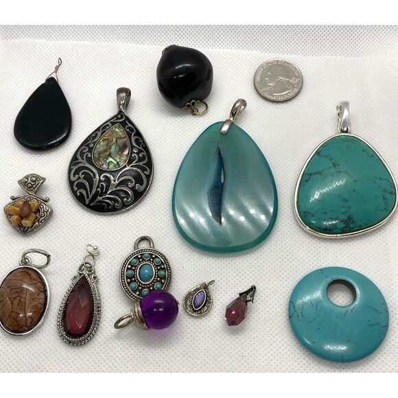 Vintage‎ - Now Lot of (13) Pendants Silver Tone Faux Stone Green Blue Purple - Picture 3 of 15